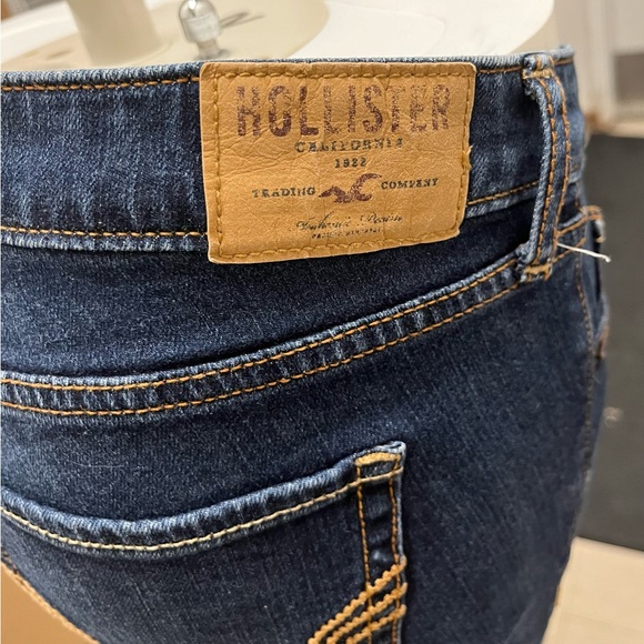 HOLLISTER LOW RISE STRAIGHT LEG JEANS, SIZE 7R (28/33) - Picture 4 of 6